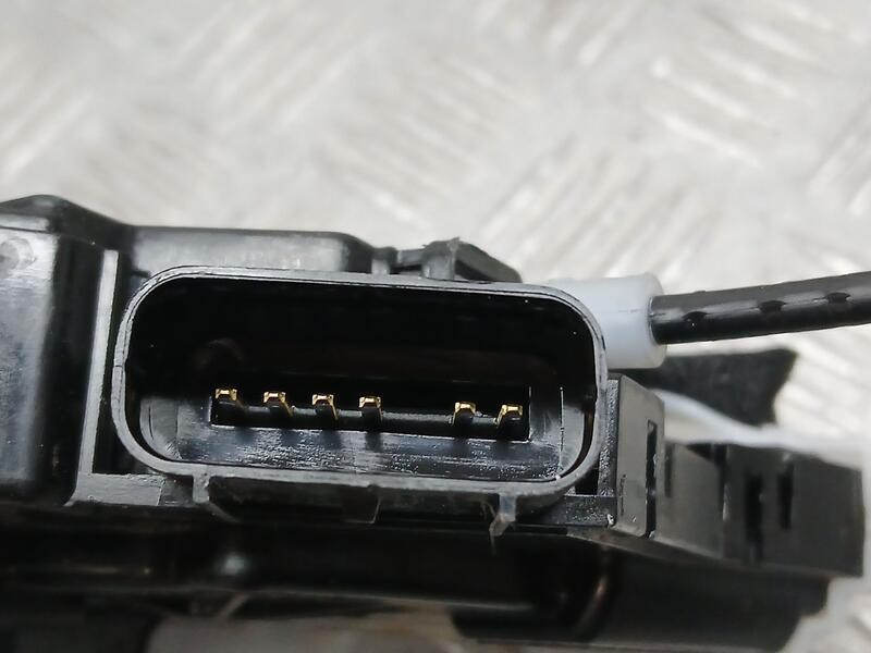 Recambio de cerradura puerta delantera izquierda para hyundai i20 coupe tecno referencia OEM IAM 81310C8320  