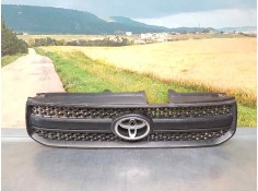 Recambio de rejilla delantera para toyota rav 4 (a2) 2.0 d-4d executive 4x4 (2003) referencia OEM IAM  PATAS ROTAS TOCADA VER FO