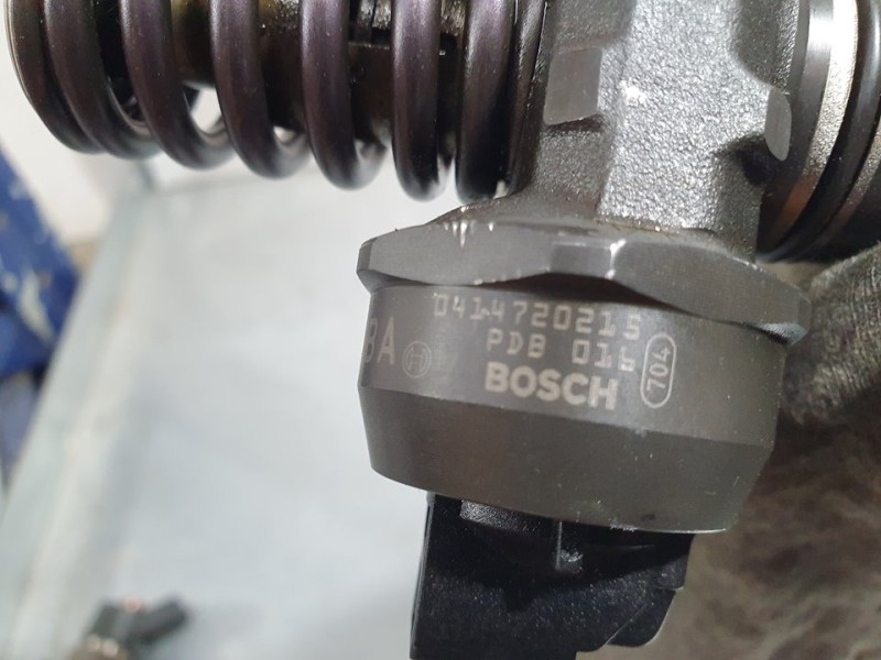 Recambio de inyector para seat leon (1p1) 1.9 tdi referencia OEM IAM 038130073AG 0414720215 BOSCH