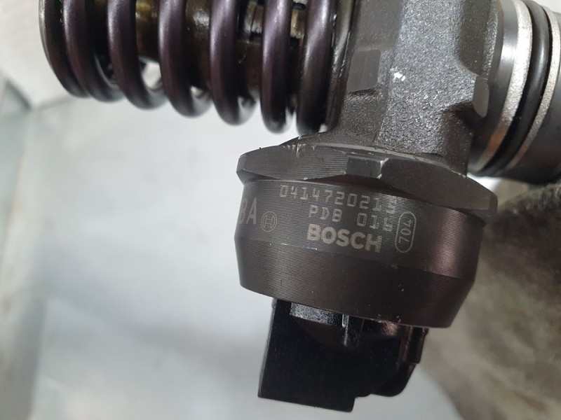 Recambio de inyector para seat leon (1p1) 1.9 tdi referencia OEM IAM 038130073AG 0414720215 BOSCH