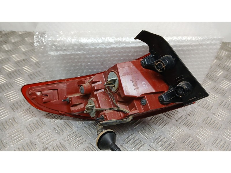 Recambio de piloto trasero derecho exterior para kia stonic (yb) 1.0 t-gdi eco-dynamics+ referencia OEM IAM 92402H8400  