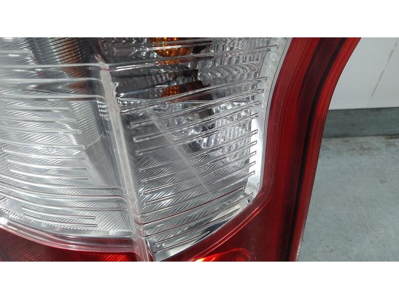 Recambio de piloto trasero derecho para ford transit courier ambiente referencia OEM IAM et7613404af  TOCADO