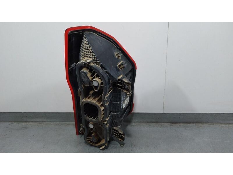 Recambio de piloto trasero derecho para ford transit courier ambiente referencia OEM IAM et7613404af  TOCADO