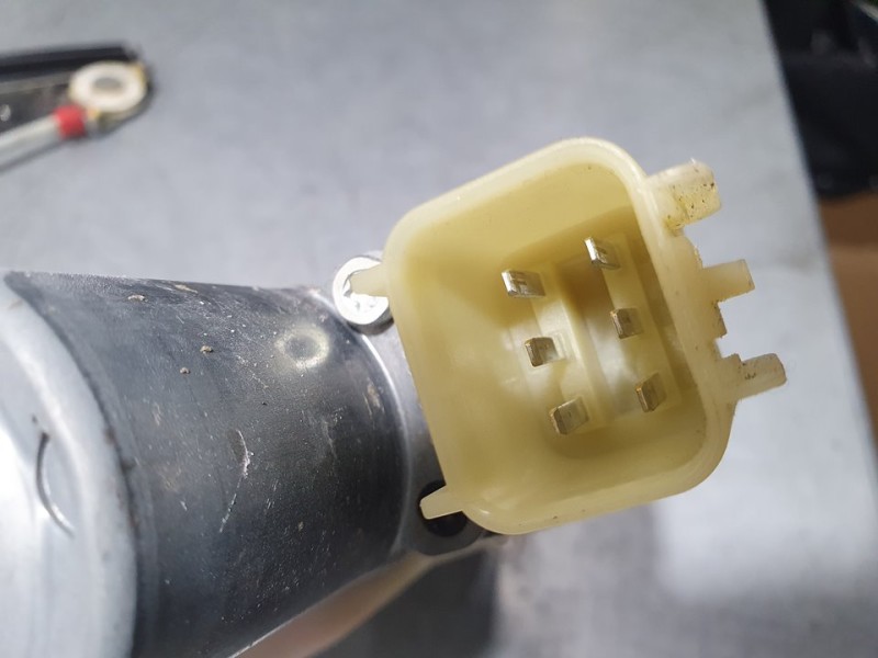 Recambio de elevalunas trasero derecho para ford b-max trend referencia OEM IAM AV11R27000  ELECTRICO 6 PINES