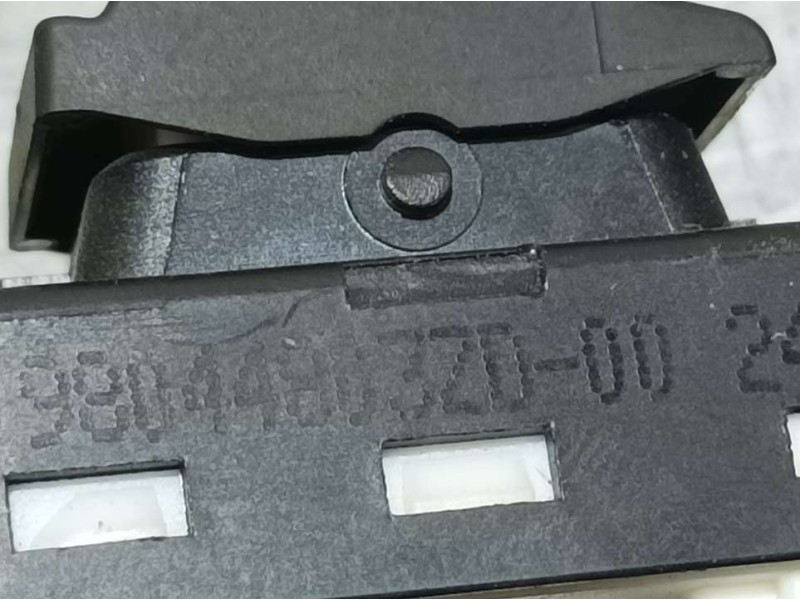 Recambio de mando elevalunas trasero derecho para peugeot 2008 (p1) allure referencia OEM IAM 98044803ZD  