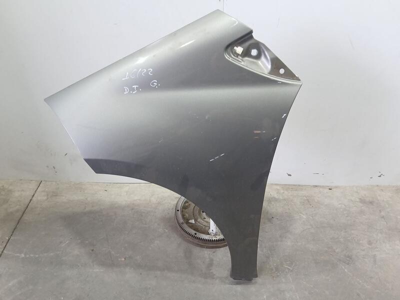 Recambio de aleta delantera izquierda para mercedes-benz clase a (w169) elegance referencia OEM IAM A1698810101  