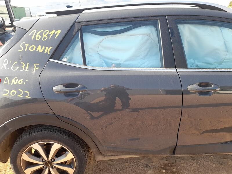 Recambio de puerta trasera derecha para kia stonic (yb) 1.0 t-gdi eco-dynamics+ referencia OEM IAM 77004H8401  