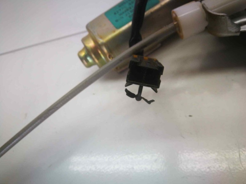 Recambio de elevalunas trasero derecho para nissan navara pick-up (d40m) referencia OEM IAM 827302S721 2 PINS 