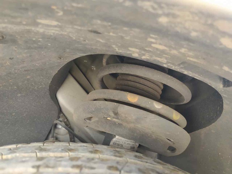 Recambio de amortiguador delantero derecho para peugeot 208 tech edition blue hdi referencia OEM IAM 9820310880  