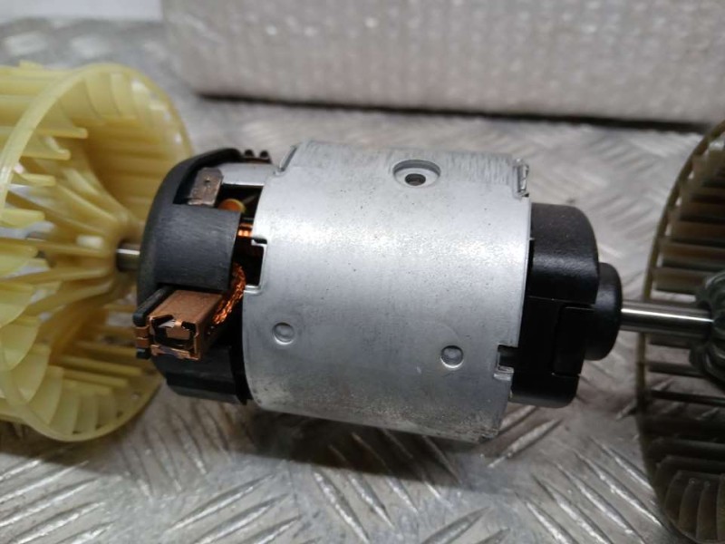 Recambio de motor calefaccion para universal accesorio - referencia OEM IAM 8161930042 MAN ORIGINAL MOTOR DE SOPLADO A/C PARA VO