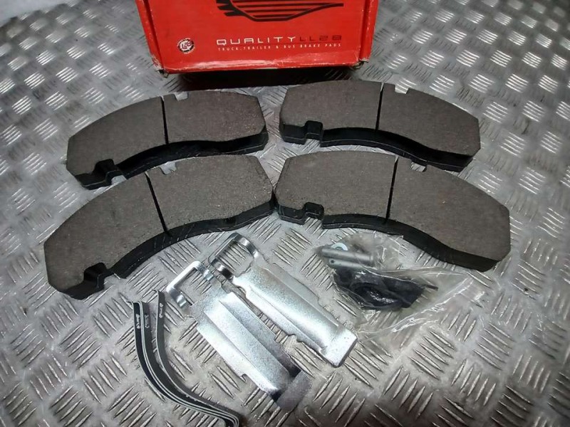 Recambio de juego pastillas freno para universal accesorio - referencia OEM IAM 107680 90R01166 REMSA JUEGO PASTILLAS FRENO PARA