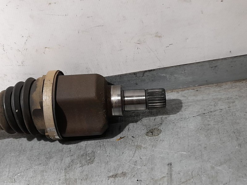 Recambio de transmision delantera izquierda para citroën c4 cactus onetone referencia OEM IAM 9677477080  