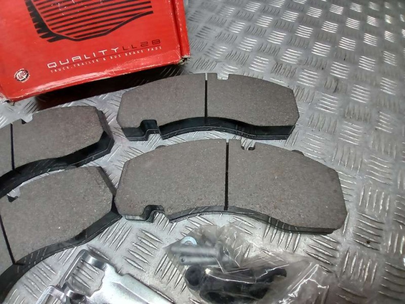 Recambio de juego pastillas freno para universal accesorio - referencia OEM IAM 107680 90R01166 REMSA JUEGO PASTILLAS FRENO PARA