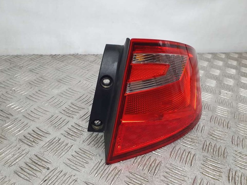 Recambio de piloto trasero derecho para seat toledo (kg3) style referencia OEM IAM SIN REF  EXTERIOR