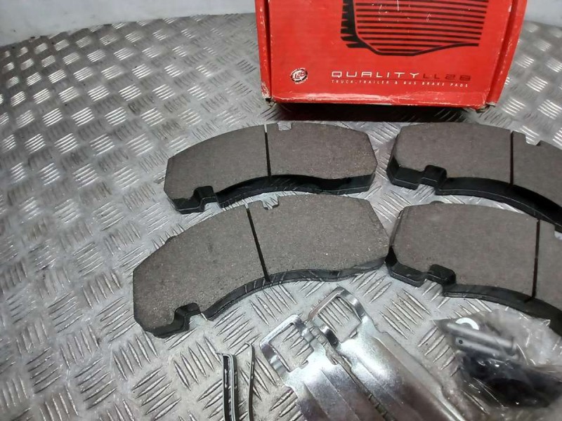 Recambio de juego pastillas freno para universal accesorio - referencia OEM IAM 107680 90R01166 REMSA JUEGO PASTILLAS FRENO PARA