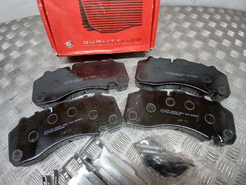 Recambio de juego pastillas freno para universal accesorio - referencia OEM IAM 107680 90R01166 REMSA JUEGO PASTILLAS FRENO PARA