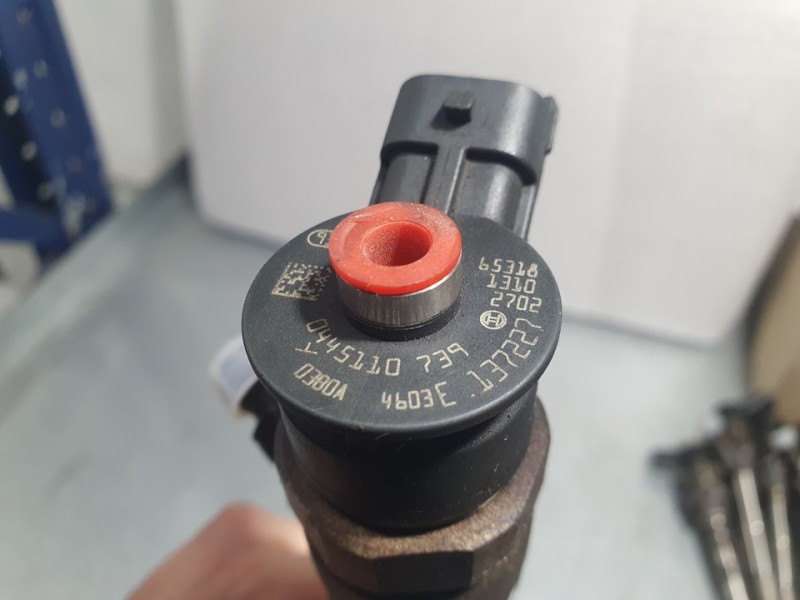 Recambio de inyector para peugeot 208 1.6 16v hdi fap referencia OEM IAM 0445110739 BOSCH BOSCH