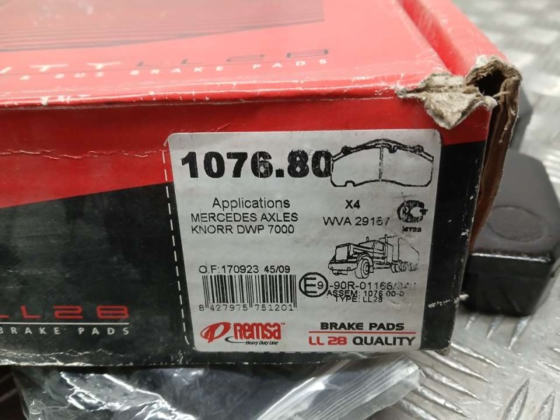 Recambio de juego pastillas freno para universal accesorio - referencia OEM IAM 107680 90R01166 REMSA JUEGO PASTILLAS FRENO PARA