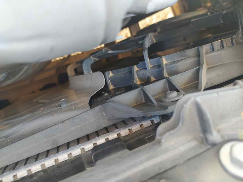 Recambio de electroventilador para peugeot 208 tech edition blue hdi referencia OEM IAM 9801666680  