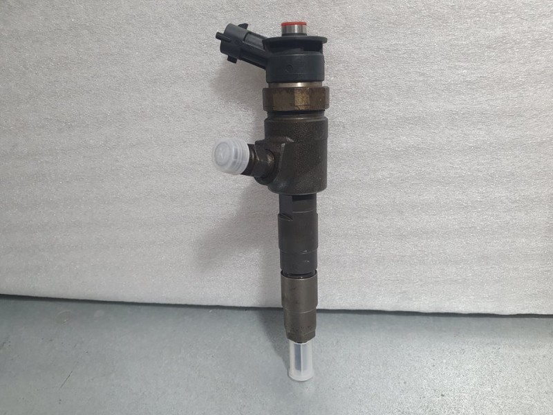 Recambio de inyector para peugeot 208 1.6 16v hdi fap referencia OEM IAM 0445110739 BOSCH BOSCH
