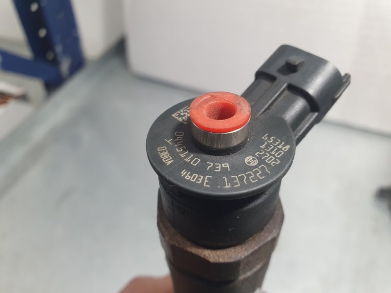 Recambio de inyector para peugeot 208 1.6 16v hdi fap referencia OEM IAM 0445110739 BOSCH BOSCH