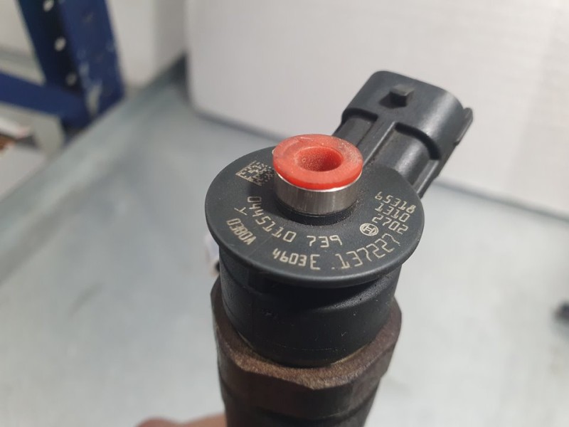 Recambio de inyector para peugeot 208 1.6 16v hdi fap referencia OEM IAM 0445110739 BOSCH BOSCH