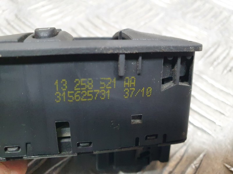 Recambio de mando elevalunas delantero izquierdo para opel corsa d catch me referencia OEM IAM 13258521 315625731 