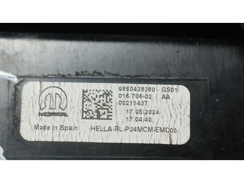 Recambio de piloto trasero derecho interior para peugeot 2008 ii (ud_, us_, uy_, uj_, ur_, uc_) 1.2 puretech 100 referencia OEM 