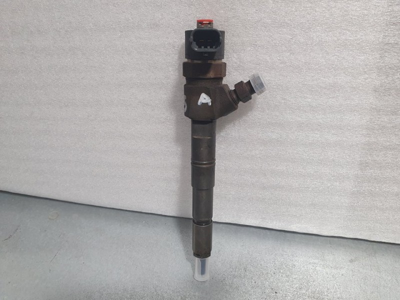 Recambio de inyector para opel insignia berlina selective referencia OEM IAM 55577668 0445110423 BOSCH