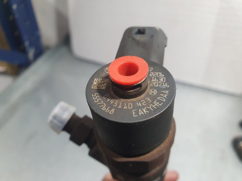 Recambio de inyector para opel insignia berlina selective referencia OEM IAM 55577668 0445110423 BOSCH