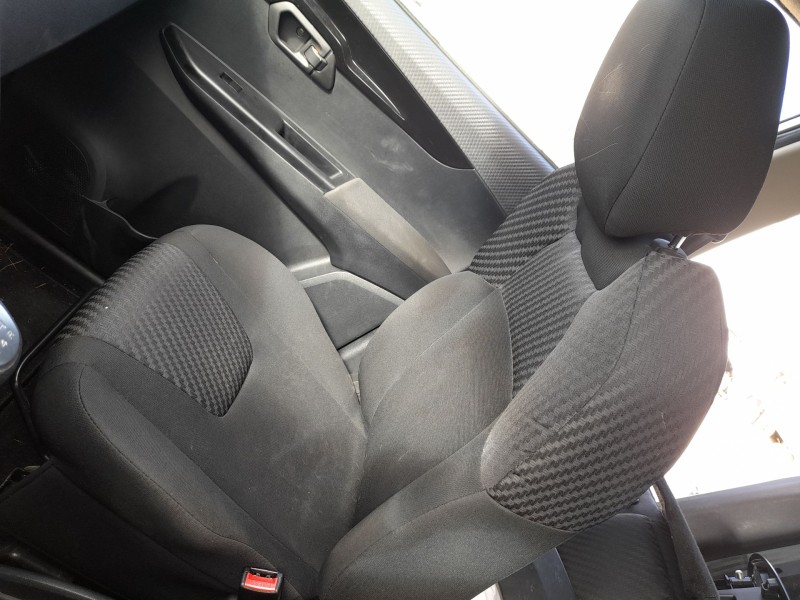 Recambio de asiento delantero derecho para mahindra kuv 100 nxt 1.2 vvt referencia OEM IAM   