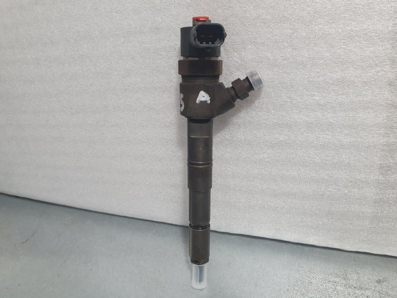 Recambio de inyector para opel insignia berlina selective referencia OEM IAM 55577668 0445110423 BOSCH