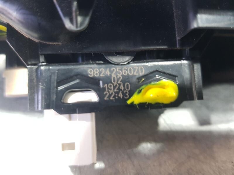 Recambio de mando elevalunas delantero derecho para peugeot 208 tech edition blue hdi referencia OEM IAM 98242560ZD  