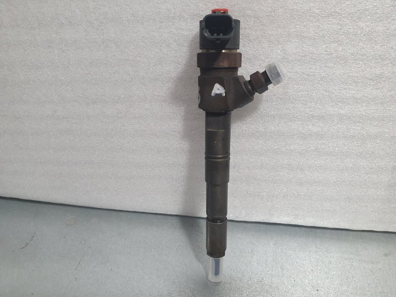 Recambio de inyector para opel insignia berlina selective referencia OEM IAM 55577668 0445110423 BOSCH