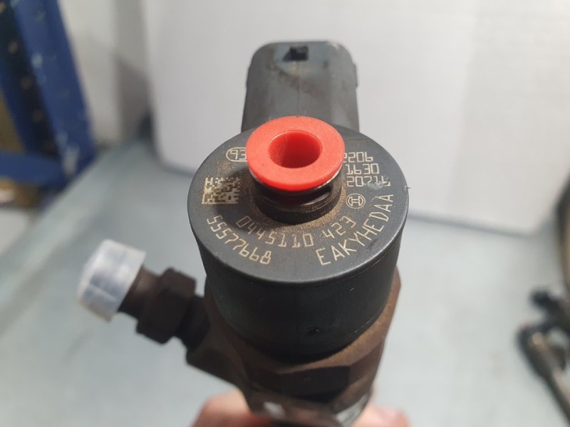 Recambio de inyector para opel insignia berlina selective referencia OEM IAM 55577668 0445110423 BOSCH