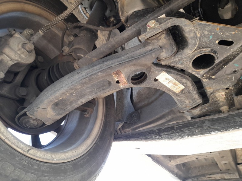 Recambio de brazo suspension inferior delantero derecho para mahindra kuv 100 nxt 1.2 vvt referencia OEM IAM   