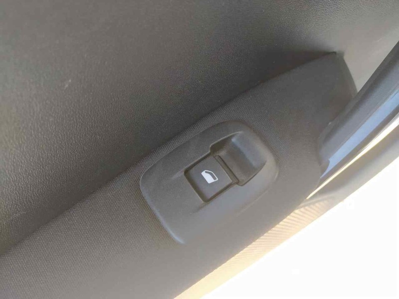 Recambio de mando elevalunas trasero izquierdo para peugeot 208 tech edition blue hdi referencia OEM IAM 96751119ZD  