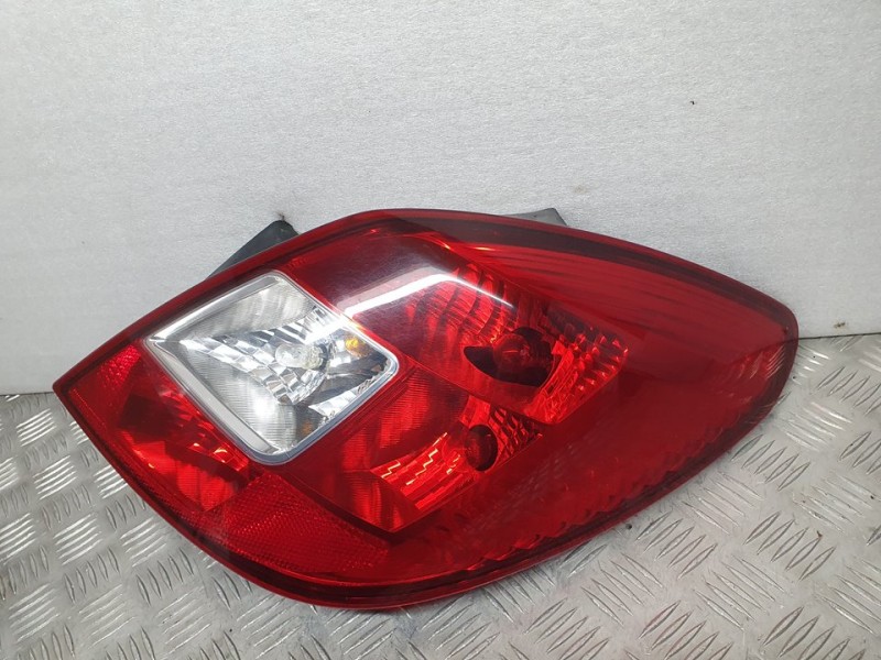 Recambio de piloto trasero derecho para opel corsa d catch me referencia OEM IAM 13269051 89318821 VALEO