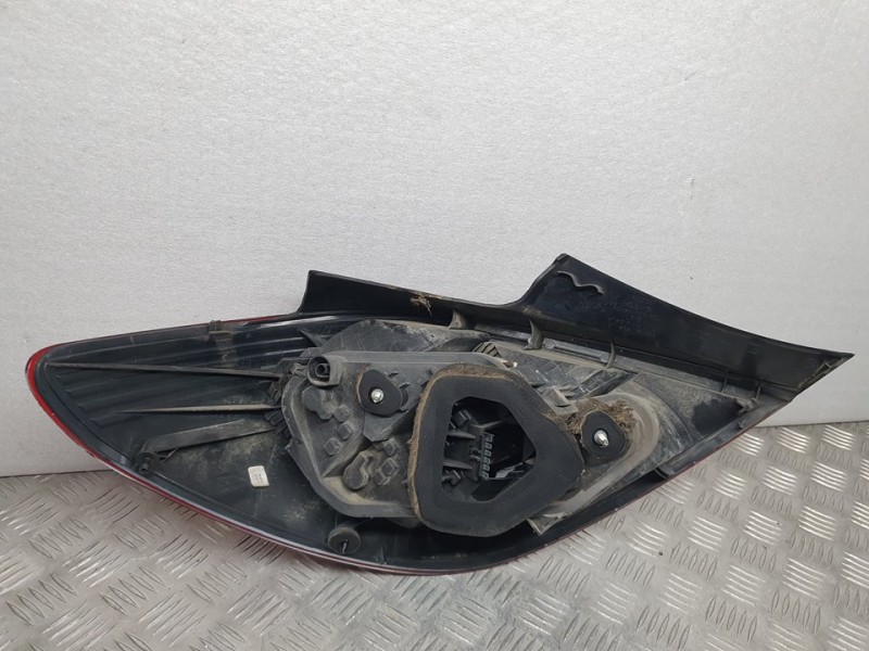 Recambio de piloto trasero derecho para opel corsa d catch me referencia OEM IAM 13269051 89318821 VALEO