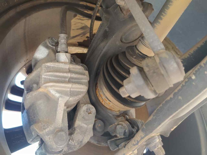 Recambio de mangueta delantera derecha para peugeot 208 tech edition blue hdi referencia OEM IAM 1607557580  