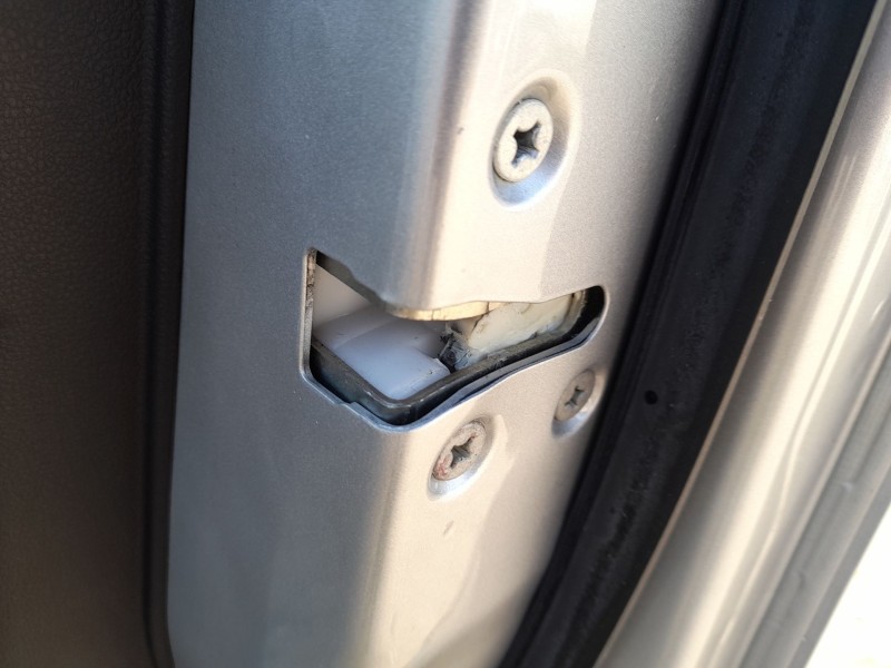 Recambio de cerradura puerta delantera derecha para mahindra kuv 100 nxt 1.2 vvt referencia OEM IAM   