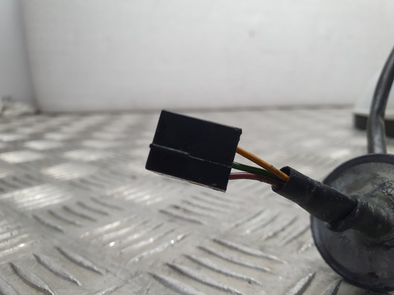 Recambio de retrovisor derecho para opel corsa d catch me referencia OEM IAM 468435664  ELECTRICO 3 CABLES