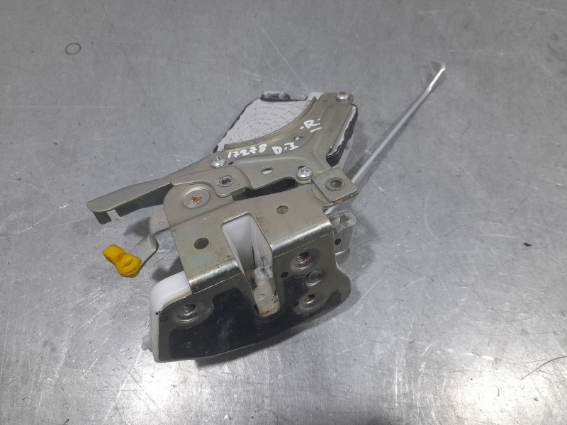 Recambio de cerradura puerta delantera izquierda para mahindra kuv 100 nxt 1.2 vvt referencia OEM IAM 114DAZ00091N  