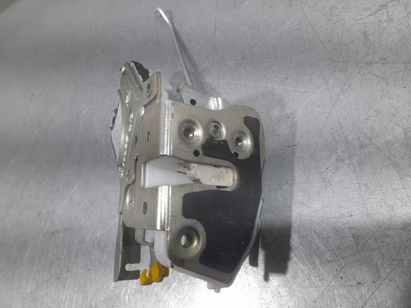 Recambio de cerradura puerta delantera izquierda para mahindra kuv 100 nxt 1.2 vvt referencia OEM IAM 114DAZ00091N  