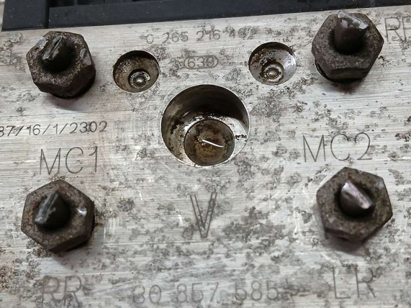 Recambio de abs para volvo s40 berlina 1.8i referencia OEM IAM 30857585 0265216462 BOSCH