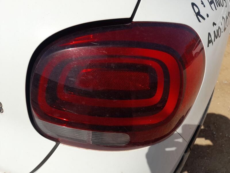 Recambio de piloto trasero derecho para citroën c3 iii (sx) 1.2 puretech 82 referencia OEM IAM 9812257480  