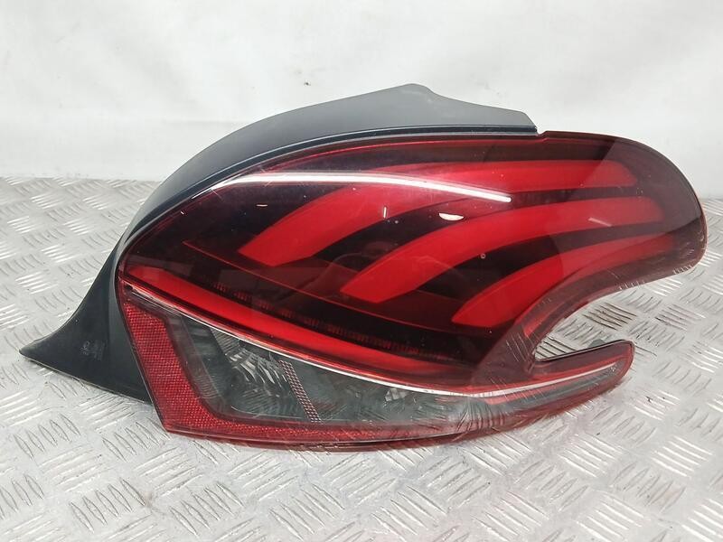 Recambio de piloto trasero derecho para peugeot 208 tech edition blue hdi referencia OEM IAM 9825601180  