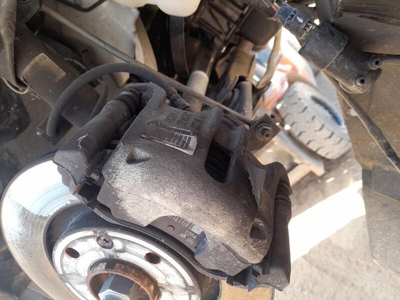 Recambio de pinza freno delantera derecha para citroën c3 iii (sx) 1.2 puretech 82 referencia OEM IAM 1617292180  