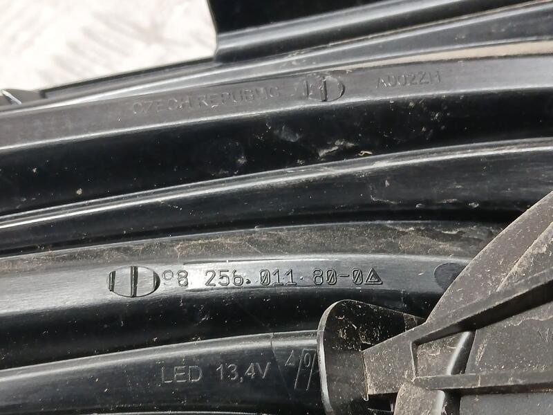 Recambio de piloto trasero derecho para peugeot 208 tech edition blue hdi referencia OEM IAM 9825601180  