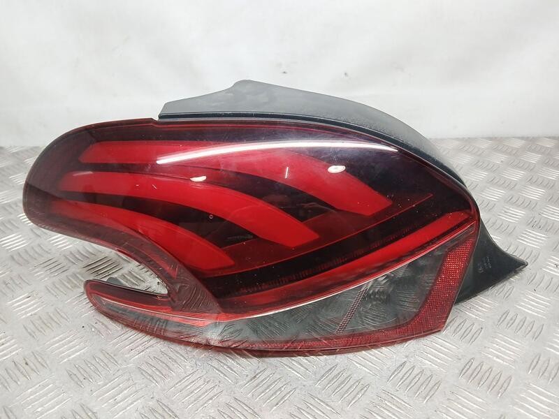 Recambio de piloto trasero izquierdo para peugeot 208 tech edition blue hdi referencia OEM IAM 9825601280  